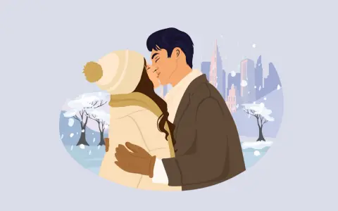 Pareja besándose en un paisaje nevado, con edificios al fondo. Él le susurra apodos cariñosos en francés.
