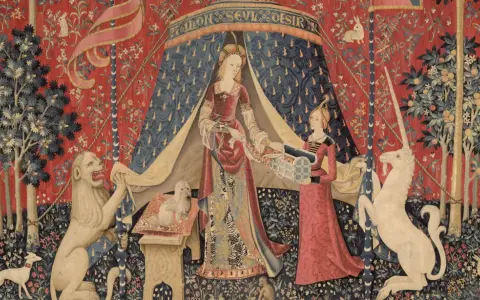 Tapiz del "Dama y el Unicornio" en el museo Cluny. Una dama recibe un collar de un unicornio, custodiada por un león.